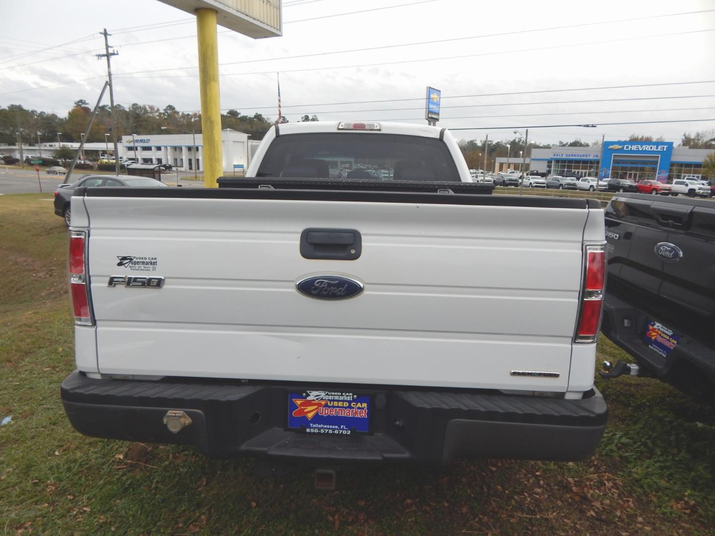 2013 White /Gray Ford F-150 FX4 SuperCab 6.5-ft. Bed 4WD (1FTEX1EM6DF) with an 3.7L V6 DOHC 24V engine, 6-Speed Automatic transmission, located at 3120 W Tennessee St, Tallahassee, FL, 32304-1002, (850) 575-6702, 30.458841, -84.349648 - Used Car Supermarket is proud to present you with this loaded immaculate 2013 Ford F150 XL Supercab 4x4 with low miles. Used Car Supermarket prides itself in offering you the finest pre-owned vehicle in Tallahassee. Used Car Supermarket has been locally family owned and operated for over 48 years. O - Photo#9